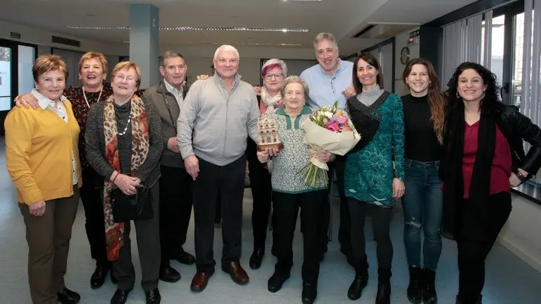 María Luisa Goñi Ezcati celebra sus 100 años con una fiesta sorpresa en el Club de Jubilados Oskia de San Juan