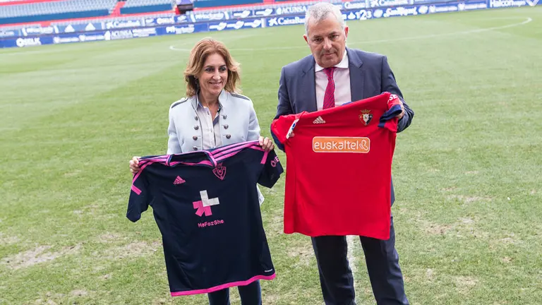Presentación del patrocinio de Osasuna por parte de Euskaltel y la campaña 'He for She' que lucirán los rojillos frente al Cádiz (12). IÑIGO ALZUGARAY