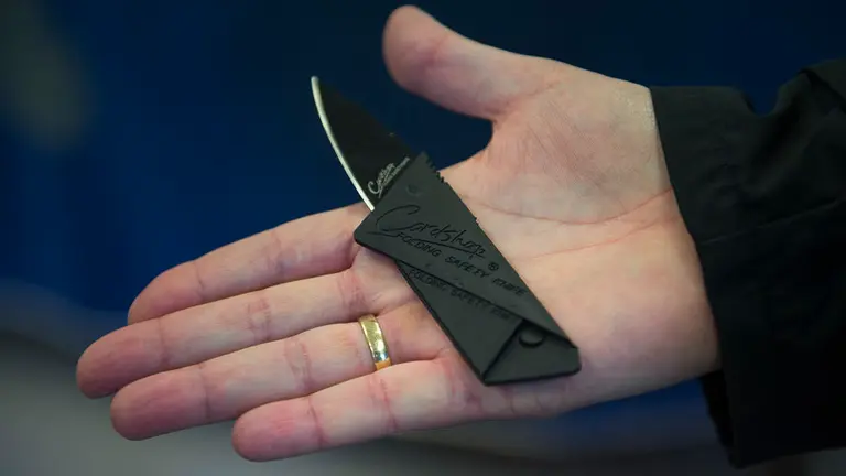 La Policía Nacional informa de las más de 600 armas prohibidas intervenidas en Navarra fruto de la prevención de seguridad ciudadana en la vía pública. PABLO LASAOSA 12