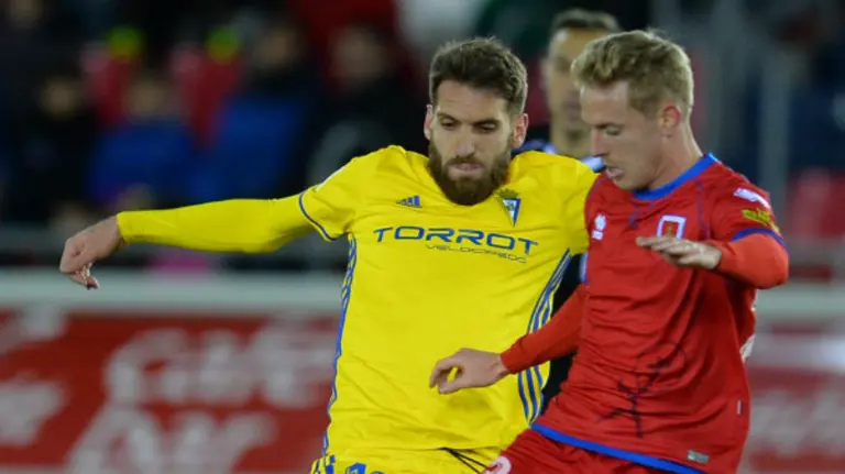 Fausto Tienza ante el Numancia con la camiseta del Cádiz CF. La Liga.