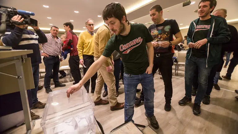 Asamblea general extraordinaria de Osasuna (35). IÑIGO ALZUGARAY