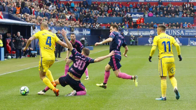 Osasuna-Cádiz en El Sadar ÍÑIGO ALZUGARAY (5)