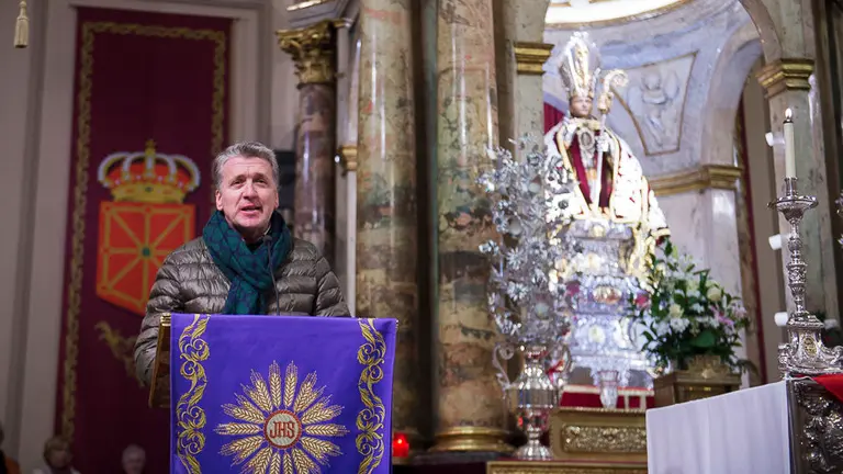 Tercer peldaño de la escalera de San Fermín con homenaje al maestro Turillas. PABLO LASAOSA 04