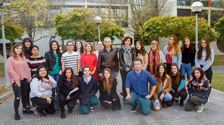 Estudiantes mentores posan en la UPNA UPNA