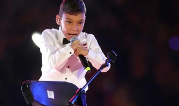 Adrián Martín reaparace en televisión feliz tras varias operaciones