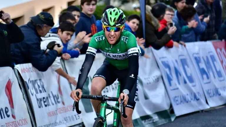 Carlos Cobos con el Caja Rural team. Cedida.