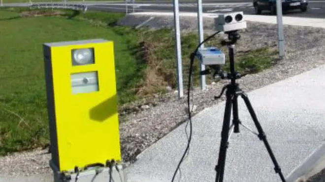 Imagen de archivo de un radar instalado en la A-68, en el término de Tudela. CEDIDA