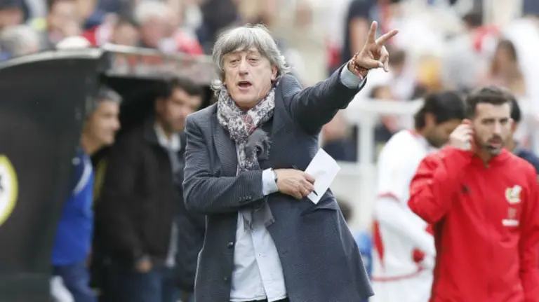 Martín Monreal en el banquillo del Albacete. La Liga.