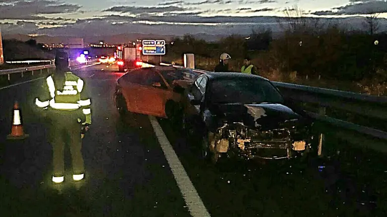Accidente en la A12, a la altura de Astrain, al colisionar dos coches IMAGEN CEDIDA