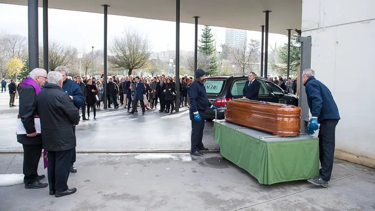 Conducción al cementerio del expresidente de Osasuna, Fermin Ezcurra, acompañado de directiva, jugadores y entrenador de Osasuna. PABLO LASAOSA 11