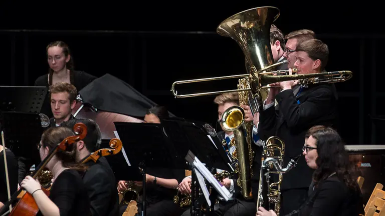 La _Moody Symphonic Band_ ofrece un concierto benéfico como parte de la gira internacional que está ofreciendo en España. PABLO LASAOSA 19