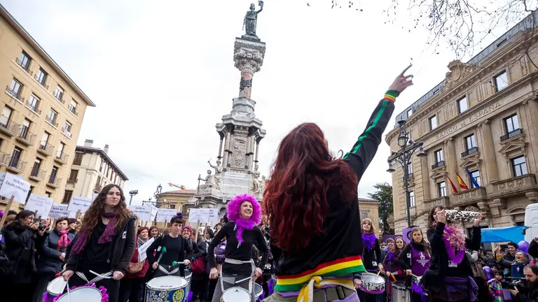 Concentración en el Paseo Sarasate de Pamplona en el Día Internacional de la Mujer (17). IÑIGO ALZUGARAY