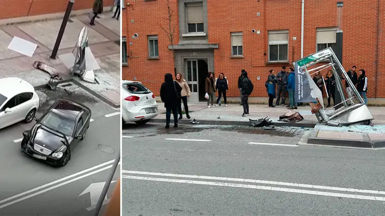 Un coche huye tras estamparse contra una valla publicitaria en la Rochapea NAVARRACOM