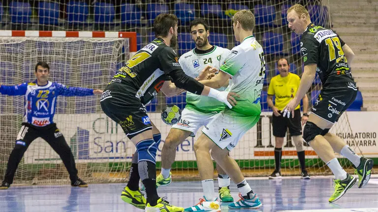 Partido de la vigésima primera jornada de la Liga Loterías Asobal entre Helvetia Anaitasuna y Ángel Ximénez Avia Puente Genil (30). IÑIGO ALZUGARAY