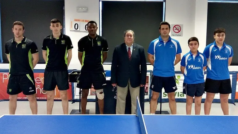 Partidos de tenis de mesa en Oberena.