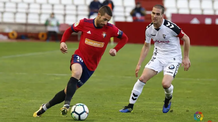 Lillo en acción ante el equipo manchego. Encuentro entre Osasuna y el Albacete LaLiga.