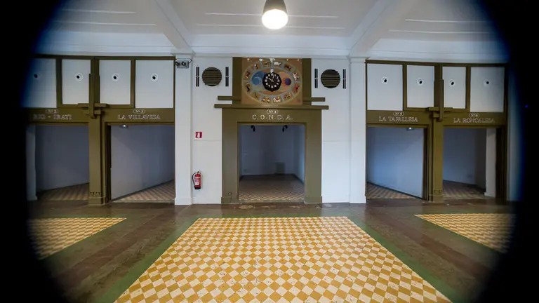 La Asociación Geltoki informa del proyecto de economía solidaria que se desarrollará en una parte de la planta baja de la antigua estación de autobuses (02). IÑIGO ALZUGARAY