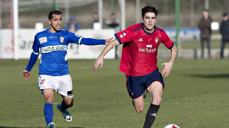 Javi Martínez en acción ante la UD Logroñés. CA Osasuna.