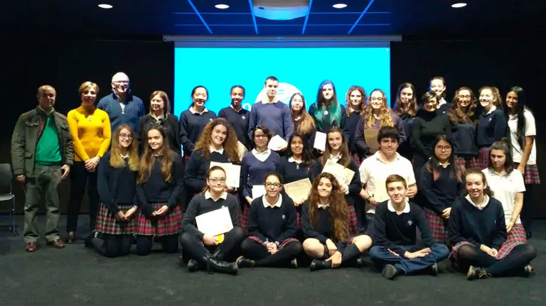 Varios estudiantes del colegio San Cernin de Pamplona recogen el premio nacional. CEDIDA