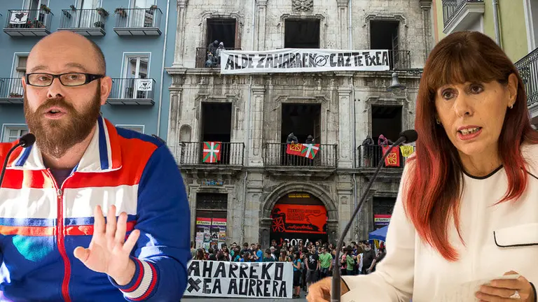 El concejal de Aranzadi, Armando Cuenca, y la edil socialista, Maite Esporrín, junto a una imagen de los okupas del Marqués de Rozalejo NAVARRACOM