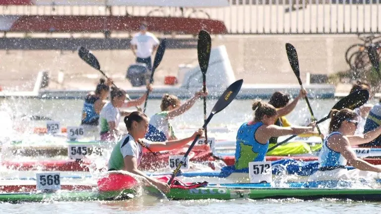 Prueba senior femenina de piragüismo.