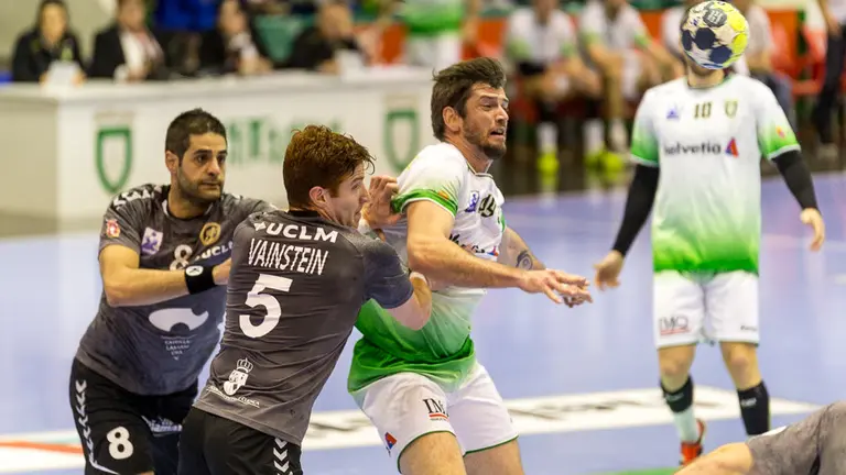 Partido de la Copa del Rey entre Helvetia Anaitasuna y el Liberbank Ciudad Encantada (43). IÑIGO ALZUGARAY