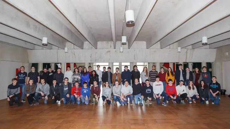 Estudiantes participantes en la Olimpiada de Física, el día de la prueba