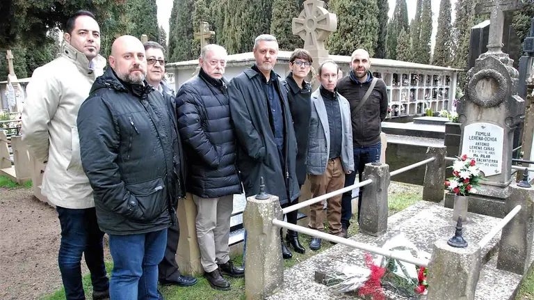 Miembros del PSN durante el homenaje a las víctimas del franquismo