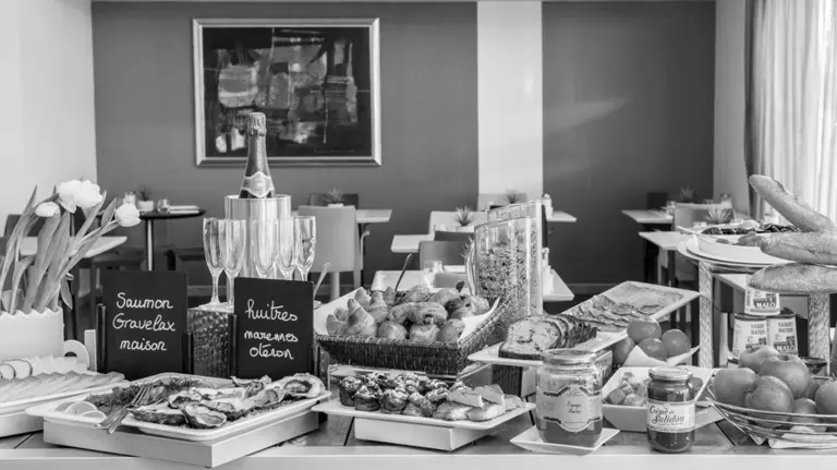 Un desayuno buffet de un hotel.jpg