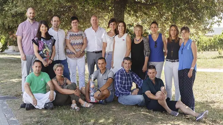 Padrinos de Volkswagen Navarra y representantes de las seis entidades VW