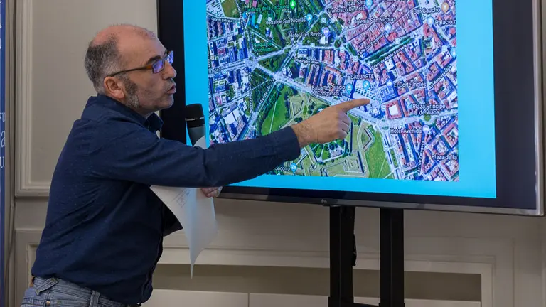 Joxe Abaurrea y Cristina Arregui presentan el cronograma de la segunda fase de las obras del 'Plan de Amabilización del Centro' de Pamplona (26). IÑIGO ALZUGARAY