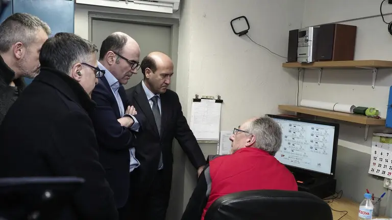Ayerdi en la sala de control del sistema de calefacción GOBIERNO DE NAVARRA