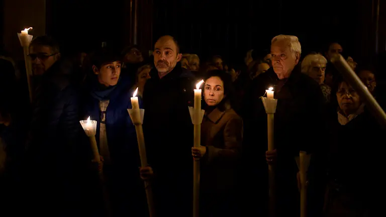 La Hermandad de la Pasión traslada la imagen de la Dolorosa desde la iglesia de San Lorenzo hasta la Catedral. PABLO LASAOSA 15