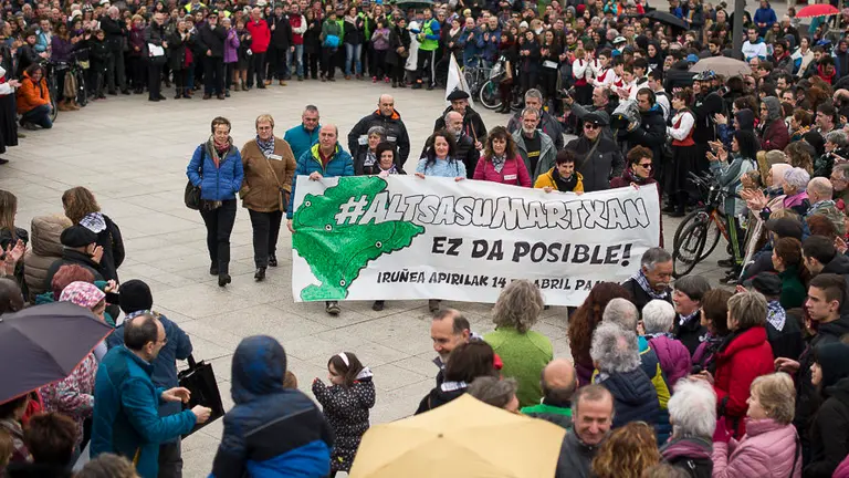 _La Vuelta a Navarra del pueblo de Alsasua_, en apoyo de los cocho jóvenes procesados por agredir a dos guardias civiles y sus parejas llega a Pamplona. PABLO LASAOSA 02