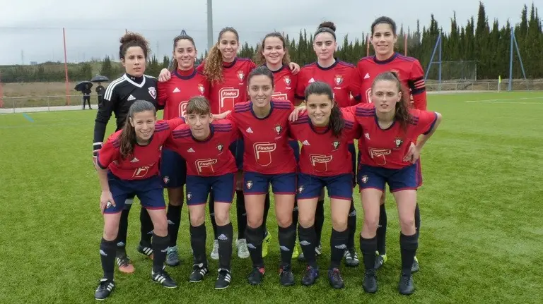 Osasuna femenino en Tajonar, ante el Aurrerá.