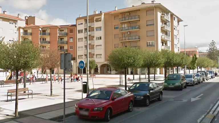 Imagen de un parque infantil situado en la avenida Marcelo Celayeta de Pamplona, junto a la rotonda con la calle Juslarocha ARCHIVO