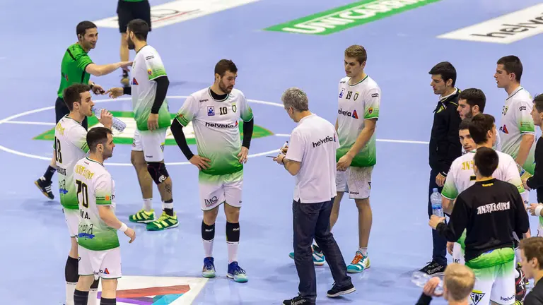 Partido de la vigésima tercera jornada de la Liga Loterías Asobal entre Helvetia Anaitasuna y Balonmano Benidorm (50). IÑIGO ALZUGARAY