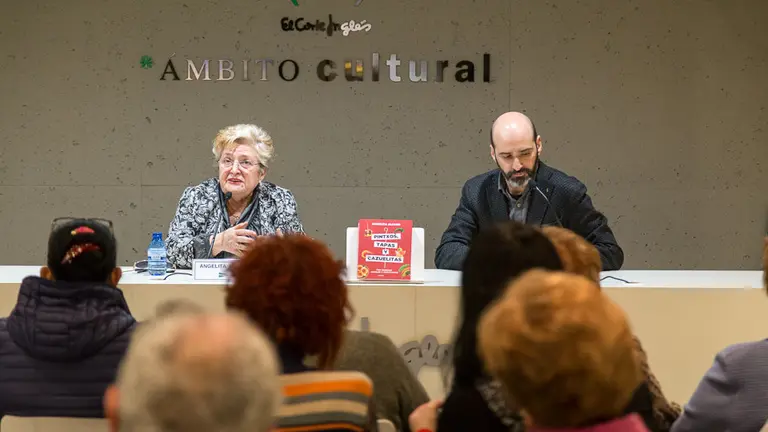Presentación del libro 'Pintxos, tapas y cazuelitas', de la cocinera y autora de numerosos libros Angelita Alfaro (10). IÑIGO ALZUGARAY
