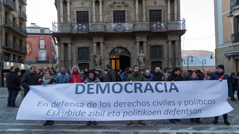 Concentración bajo el lema 'Democracia, en defensa de los derechos civiles y políticos' (03). IÑIGO ALZUGARAY