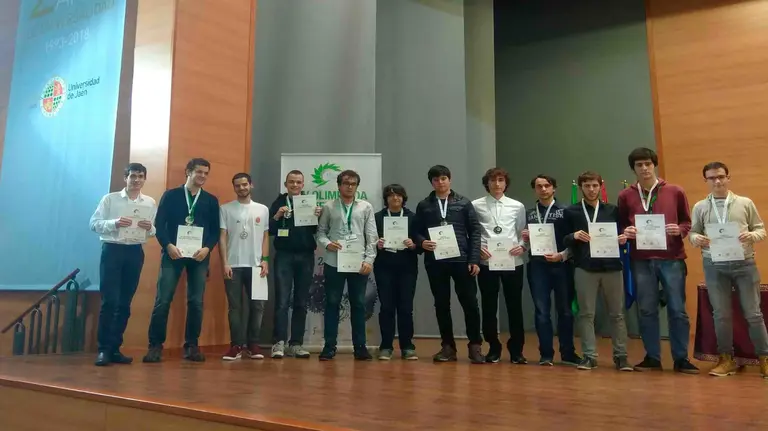 Palmarés de las medallas de plata, Alejandro Galván segundo por la izda UPNA