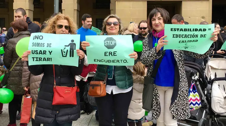 Concentración de interinos en Pamplona ÍÑIGO ALZUGARAY (3)
