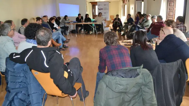 Reunión en Puente la Reina del Consejo Ciudadano de Podemos CEDIDA