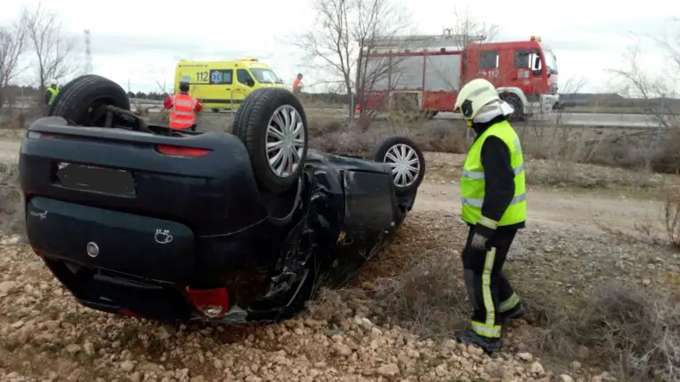 Salida de vía de un coche en la AP-15 BOMBEROS DE NAVARRA