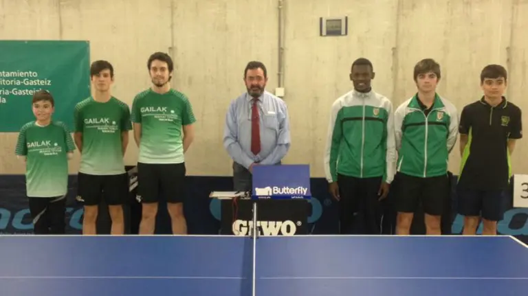Partido de tenis de mesa de Oberena ante el Gailak en Vitoria.