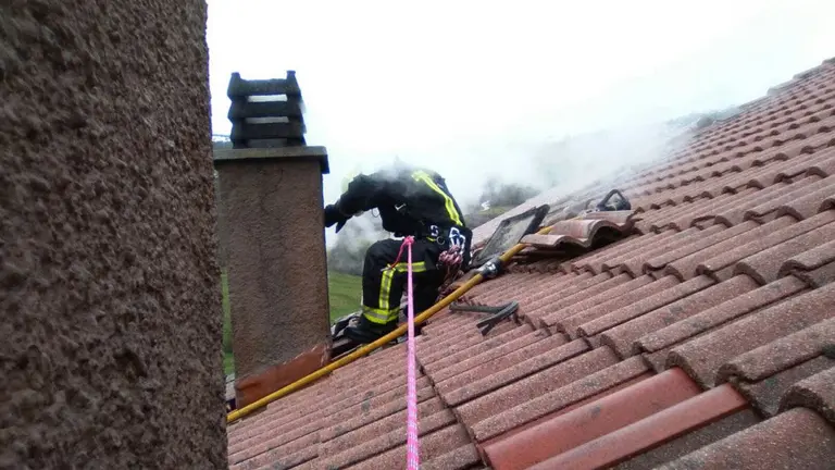 Los bomberos apagan un incendio en una chimenea de Bizkarreta BOMBEROS DE NAVARRA
