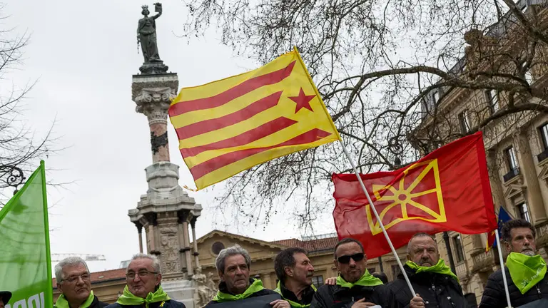 Representantes de la Red Independentistak exponen los detalles de su convocatoria para la celebración del Aberri Eguna 2018 (09). IÑIGO ALZUGARAY