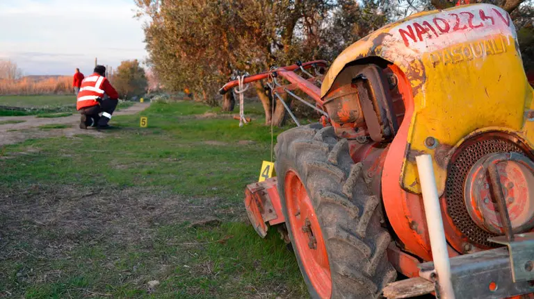 El motocultor con el que el hombre de 60 años sufrió un accidente que lo ha dejado herido grave. POLICÍA FORAL