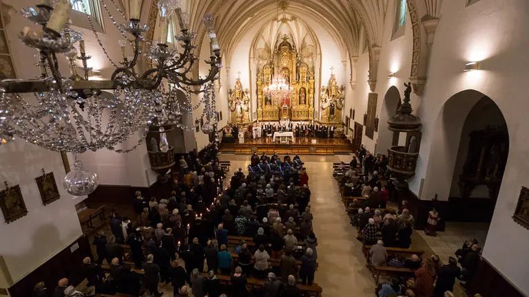 Desfile de la Corporación municipal para participar en la la Función de las Cinco Llagas que se celebra desde el siglo XVII (34). IÑIGO ALZUGARAY
