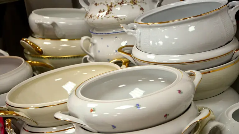 Imagen de una vajilla de soperas ARCHIVO