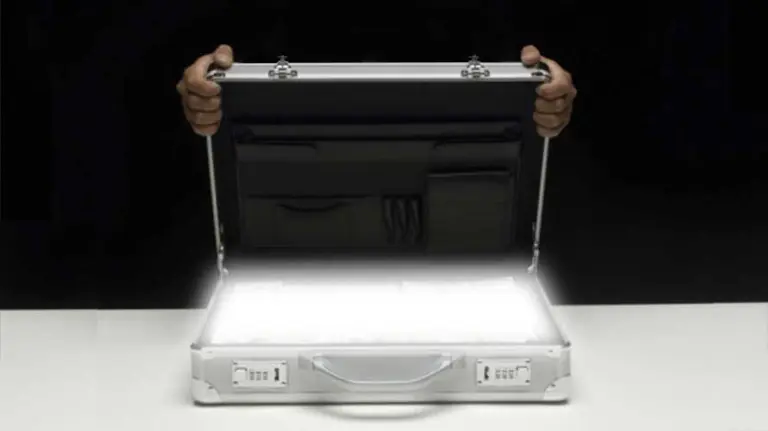 Un maletín con productos ilegales ARCHIVO